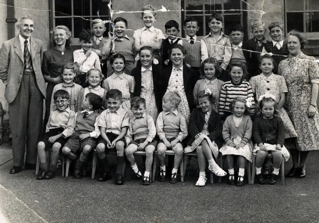 Ysgol Gynradd Gymraeg Aberdâr School Photo