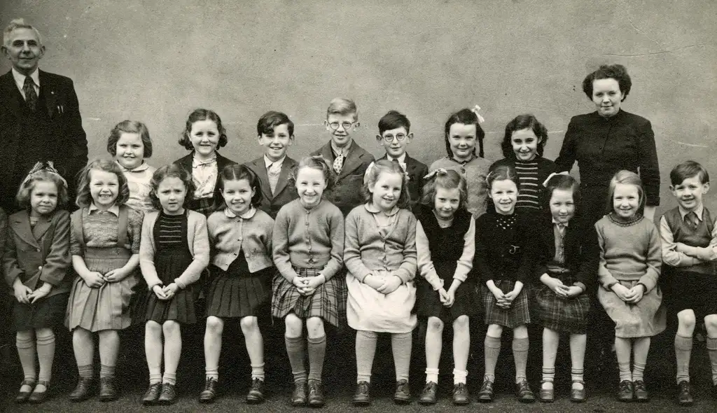 Ysgol Gynradd Gymraeg Aberdâr Class Photo