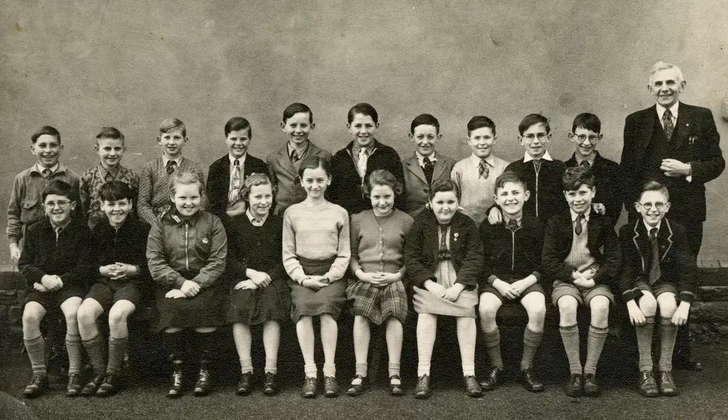 Ysgol Gynradd Gymraeg Aberdâr Class Photo