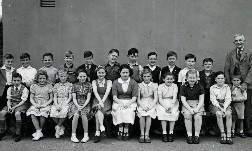 Ysgol Gynradd Gymraeg Aberdâr Class Photo