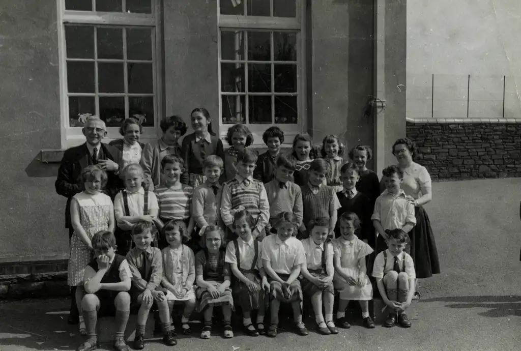 Ysgol Gynradd Gymraeg Aberdâr Class Photo
