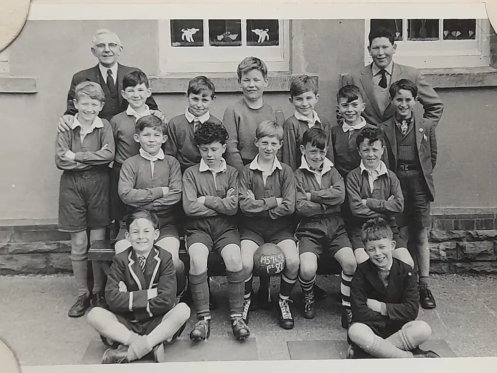 Ysgol Gynradd Gymraeg Aberdâr Football Team