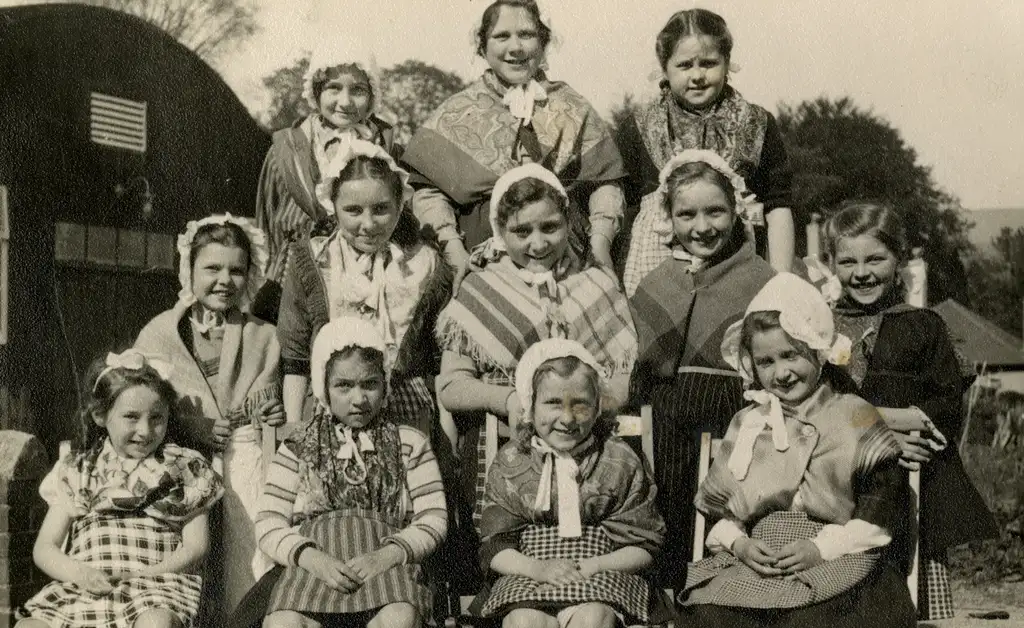 Pupils of YGG Aberdâr in traditional Welsh costumes